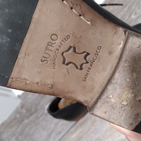 Sutro black leather weave look laced loafers. Mint condition. Size 8.5 - Picture 7 of 10